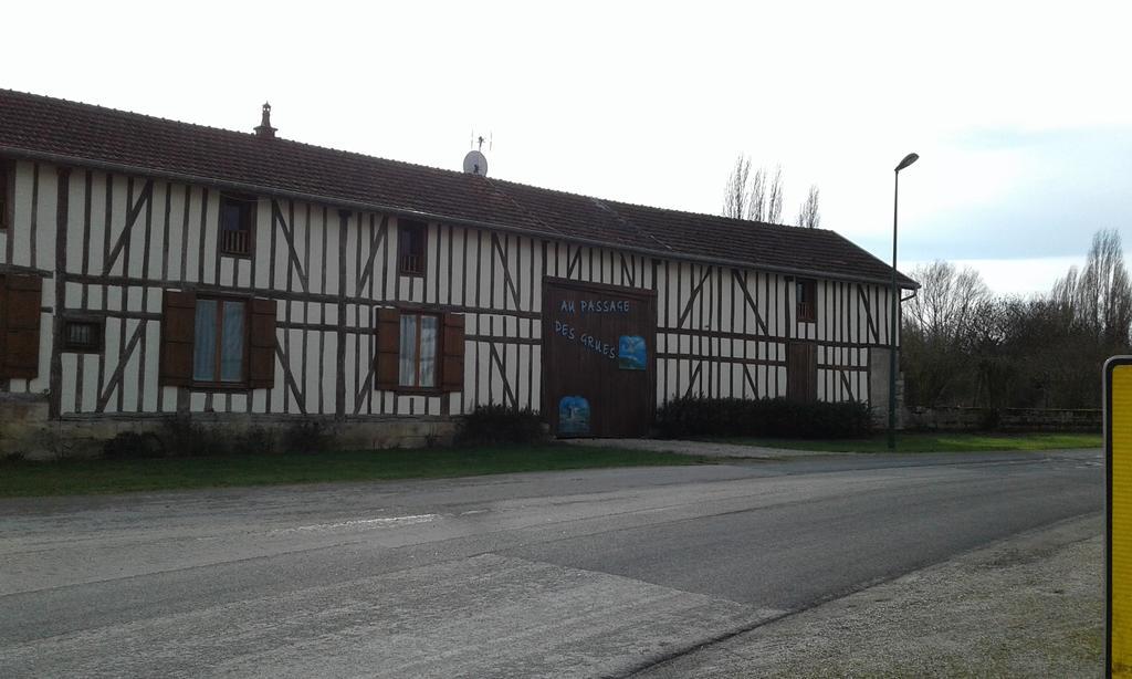 Au Passage Des Grues Bed & Breakfast Drosnay Exterior photo